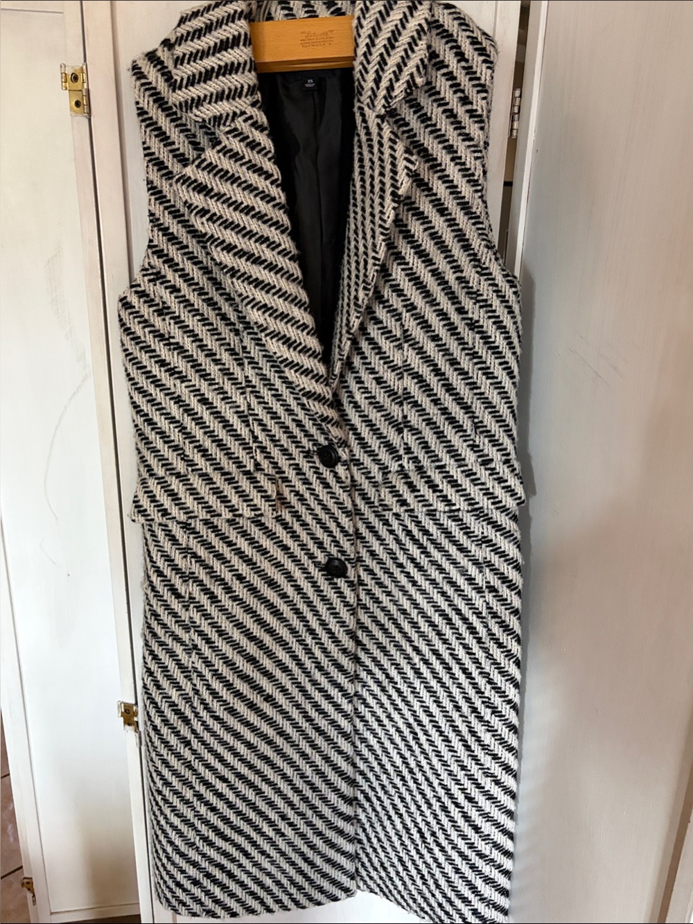 Adorable Evereve Women's Sleeveless Herringbone Long Coat Vest Black & cream xs